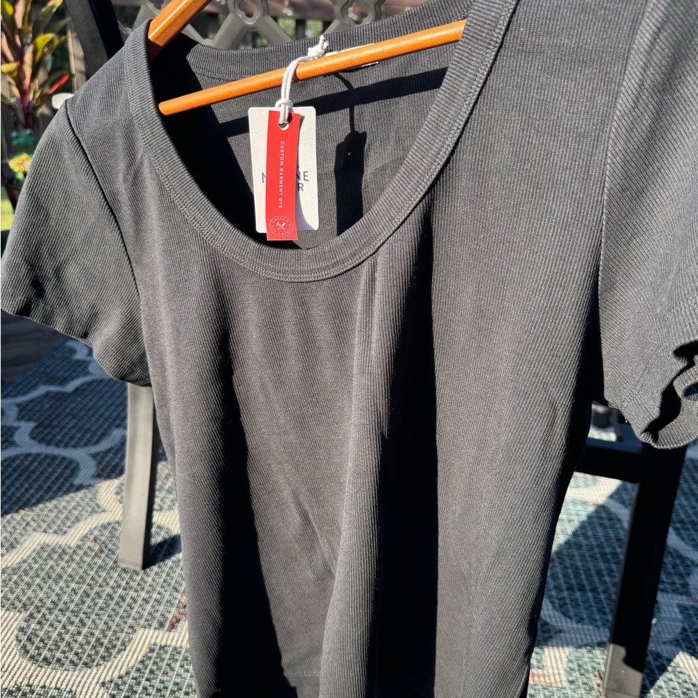 New Marine Layer black top crop top style Nice!! 🖤